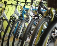 Marken-Fahrräder im Verkaufsraum